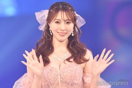 森咲智美、大胆スリットからスラリ美脚「色気がすごい」「ゴージャスお姉様感」と反響