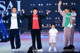 【関コレ2025A/W】亀田三兄弟、シークレット降臨 和毅は子どもを抱っこ 画像