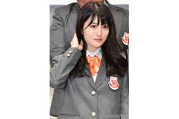 “可愛すぎる新喜劇女優”小寺真理、“太もも芸人”と美脚披露「迫力凄い」「危ない角度」の声 画像