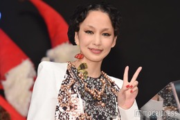 中島美嘉、ベッドでの自然体ショットに反響「すっぴん？」「ドキッとした」 画像