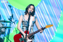 のん、ヘルシー肌見せ衣装のライブステージSHOTに反響「ギターを持つ腕の細いこと！」「カッコいい」