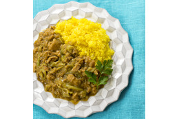 10分で完成「魚肉ソーセージとキャベツのキーマカレー」。低カロリー高タンパクな「魚肉ソーセージ」で、夏を乗り切る！