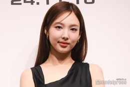 TWICEナヨン、ショーパン姿で美脚際立つ「かっこいい」「スタイル抜群」の声