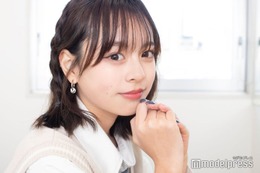 「今日好き」小國舞羽、キャミワンピで美脚見せ 私服ショットに「リムレス似合いすぎ」「センス抜群」の声