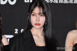 KARAギュリ、へそ出しコーデでほっそり美脚披露「何着ても似合う」「女神」の声