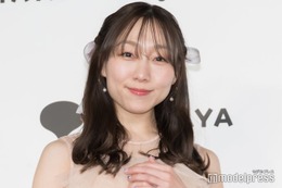 須田亜香里、スリットから美脚チラリ 素肌輝くキャミワンピ姿に反響「色っぽい」「スタイル抜群」