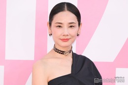 吉田羊、ハーフパンツからスラリ美脚輝く「珍しい」「お似合いです」と絶賛の声 画像