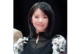 浜辺美波、25歳に！親友ら撮影の笑顔SHOTにファンほっこり「年々美しさが増していく」「可愛すぎます」