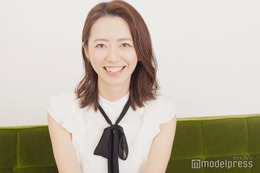 フジ内田嶺衣奈アナ、子どもとのひまわり畑での2ショット公開「癒される」「素敵な夏」の声 画像