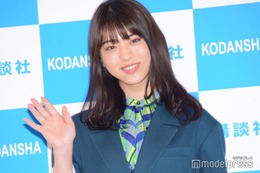 井手上漠、ショーパンで大胆美脚披露「理想のスタイル」「花火が似合う」と反響 画像