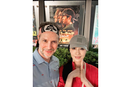アンミカ、夫婦で仲良く映画デート！鉢巻姿の夫には“可愛すぎる”とメロメロ「公開ノロケ」 画像