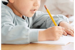 【祖父母の家で…】文字を練習する4歳の孫　自由帳を見た瞬間⇒まさかの内容に「うるっとした」「うちの子になっちゃうか？」 画像