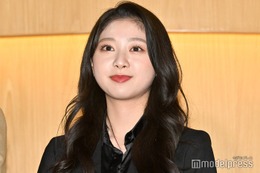 元日向坂46富田鈴花、ノースリ私服でローマ満喫「絵になる」「金髪可愛い」と反響 画像