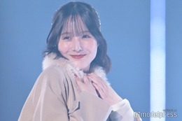 本田紗来、首元ファーのキャメルコートで冬先取り【TGC2025A/W】