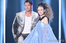 萬田久子、13年ぶり「TGC」降臨 槙野智章とシークレット登場でパリコレオートクチュール衣裳着こなす【TGC2025A/W】 画像