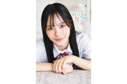 櫻坂46四期生・中川智尋、制服姿で初々しい笑顔 人生初のソロ表紙飾る 画像