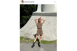 「スタイル良すぎ」鈴木亜美、すらり美脚の私服SHOTに絶賛の声「全然体型変わらないの凄い」