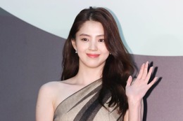 ハン・ソヒ、圧巻美脚際立つカナダでの街中ショット公開「脚長い」「何頭身？」