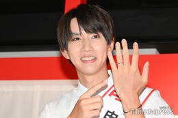 はじめしゃちょー、結婚後初の公の場 左手薬指に指輪キラリ＆報道陣からの祝福に「幸せです」 画像