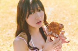 日向坂46河田陽菜、パン頬張り上目遣い 2nd写真集先行カット第3弾公開 画像