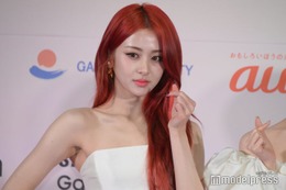 LE SSERAFIMユンジン、貴重な幼少期の家族ショット公開「妹さんも可愛い」「もう出来上がってる」 画像