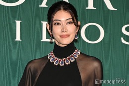 森星、シースルードレスからほっそり二の腕＆美肩輝く【ブルガリ展覧会フォトコール第一夜】 画像
