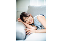 日向坂46小坂菜緒、ノースリーブで素肌輝く「週刊少年マガジン」表紙登場 画像