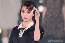 美人YouTuber、制服姿で美脚スラリ 韓国で「声かけて頂いた」旅行ショット公開「可愛い」「スタイル良い」