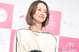 鈴木亜美、自宅での長男との2ショット公開「仲良しで微笑ましい」「プライベート感満載」