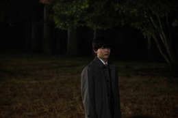 なにわ男子・長尾謙杜、物語の鍵握る若手社員を怪演 新場面写真解禁「今この作品が日本で描かれることの大切さを感じました」【俺ではない炎上】 画像