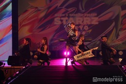 CiON、生演奏で迫力満点のパフォーマンス セクシー＆可愛い魅力も放つ【STARRZ TOKYO 2025】