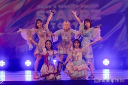 フィロソフィーのダンス、ガーリーなフリル衣装で一体感あるパフォーマンス披露【STARRZ TOKYO 2025】 画像