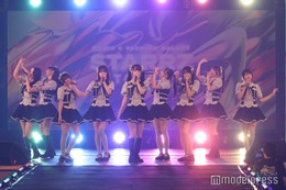 高嶺のなでしこ、可愛さ全開で4曲披露 次々変わるフォーメーション＆表情に釘付け【STARRZ TOKYO 2025】