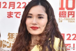 平野ノラ、4歳愛娘＆母の雑巾がけレースショット公開「バーバお若い」「仲良し」と反響 画像