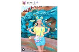 夫婦YouTuberゆたせな・セイナ、美ウエスト＆美脚全開 ディズニーホテルスティッチルームに宿泊「爆イケスタイル」「内装豪華すぎ」