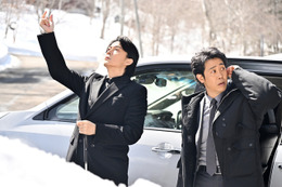 『映画ラストマン -FIRST LOVE-』公開は12月24日に　福山雅治×大泉洋の場面写真初公開