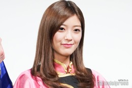 工藤美桜、裸足×短パン姿のオフショット公開「可愛い」「癒やされた」と反響 画像