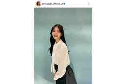 鈴木愛理、主演ドラマ『推し上司』ニコニコ笑顔のオフSHOTに「最高！」「かわいすぎる」の声 画像