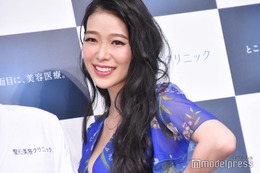 紅蘭、美ヒップ際立つショーパン姿 娘との2ショット公開「綺麗」「2人とも可愛い」の声 画像