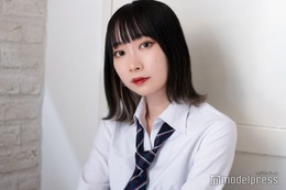 くれまぐ・浅見めい、ミニ丈から美太もも強調「脚長すぎ」「センス抜群」の声 画像
