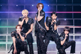KEY TO LIT、結成半年で初のアリーナツアー開催 巨大オブジェ・宙吊り…ド派手演出多数＆“嵐メドレー”で魅せた伝統継承の思いも【WAKE UP THE FOOL】 画像