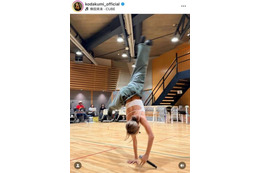 倖田來未、25周年ライブに向けたリハSHOTに「昔とスタイル変わってなさすぎ」「腹筋も割れてる」と驚きの声 画像