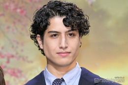 kemio、自身の写真展に訪れたTravis Japanの松田元太との2ショット公開「けみげん久しぶり」「友情アツい」の声 画像