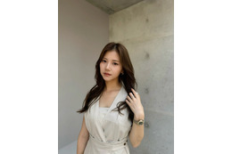 今井美桜「空き具合が調整できる」リボン付きシアートップスで胸元強調 画像