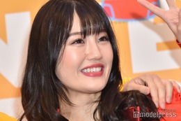 “可愛すぎる新喜劇女優”小寺真理、美脚際立つタイトミニ姿公開「立ち姿綺麗」「見惚れちゃう」の声 画像