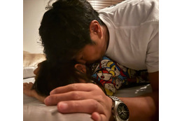 パンサー尾形、寝ている7歳娘への“お決まりの儀式”に妻「わたしは ヒヤヒヤするの。笑」