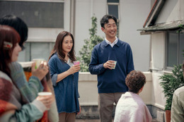 【小さい頃は、神様がいて 第1話】マンションの住人、小倉家に集結 あん（仲間由紀恵）が渉（北村有起哉）に言い放ったこととは 画像