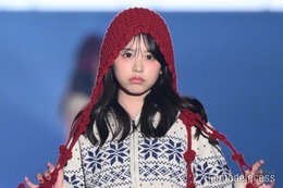 “カジサック長女”梶原叶渚「TGC北九州」初登場 ミニ丈で美脚披露・真っ赤なバブーシュカで鮮やか【TGC北九州2025】 画像