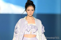 せいら、ショート丈から美腹筋のぞく バラ散りばめられたスカート着こなし【TGC北九州2025】 画像