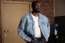 ヒーロー役を演じたい俳優が主人公!? マーベル新ドラマ「ワンダーマン」1月配信　予告編公開